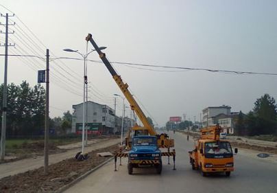 Avantaje evidente ale lămpii de stradă solară 淄博风向标信息科技有限公司 -2 组-张玲玲